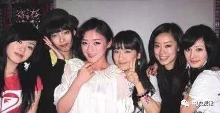 吃瓜娱乐间时团,揭秘偶像幕后趣事